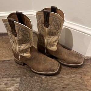 Ariat men’s square toe distressed boot